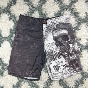 MMA Elite Men’s Skull Logo Fight Training BJJ Black White Shorts Size Large
